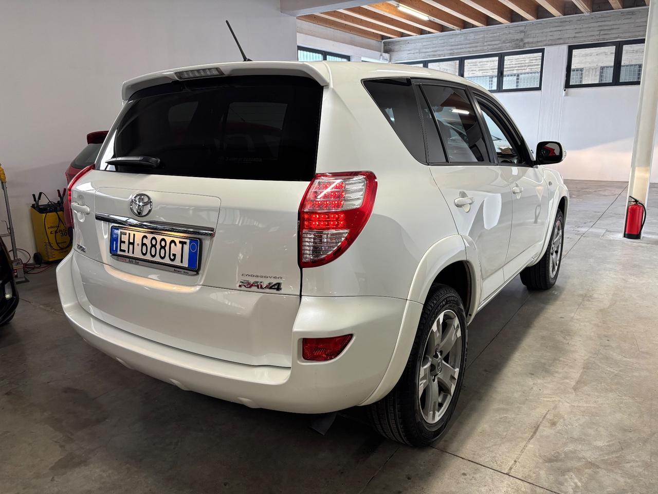 Toyota RAV 4 Crossover 2.2 D-Cat AUTOMATIC