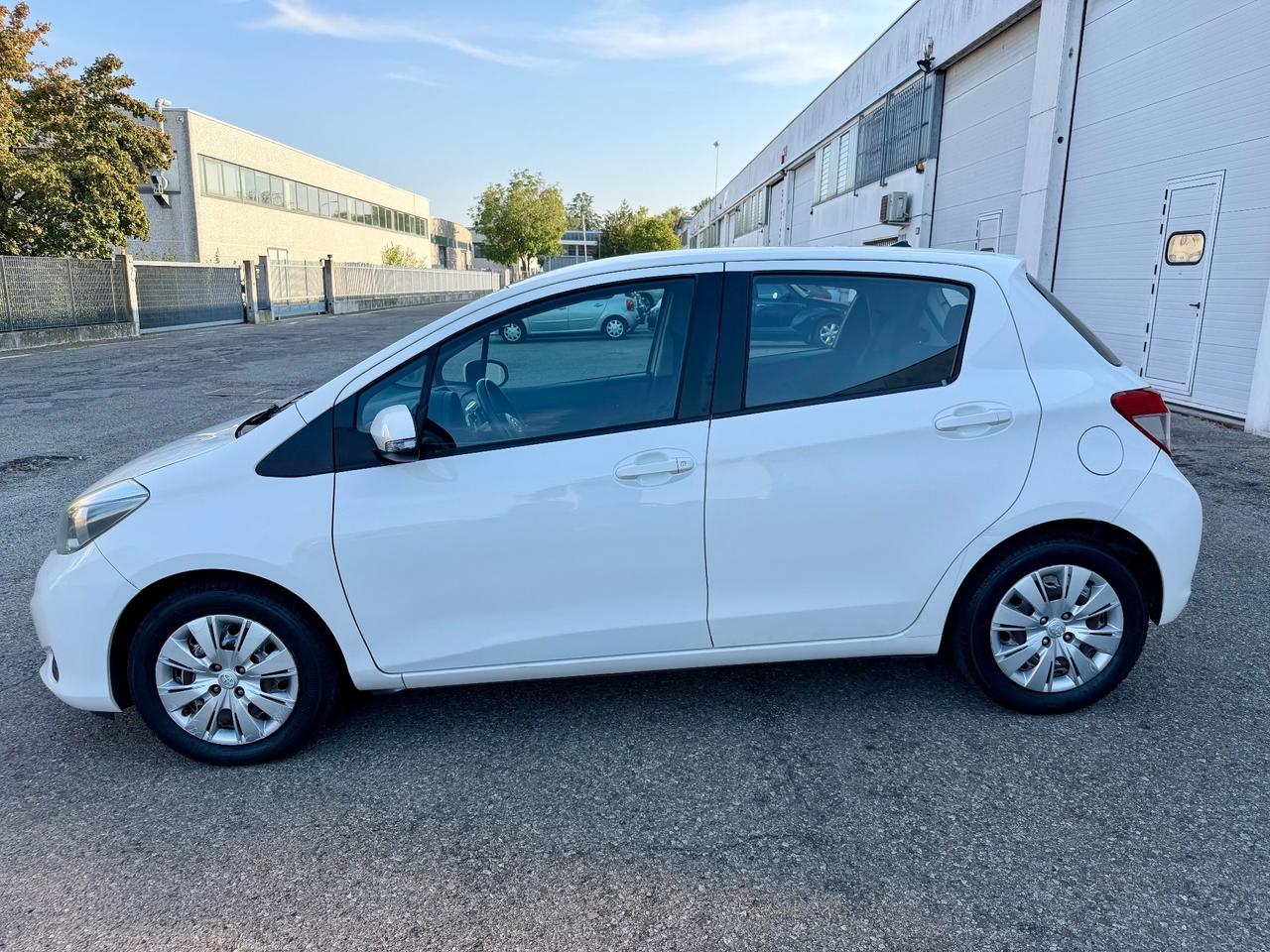 Toyota Yaris 1.0benz 2012 120.000km per neopatentati