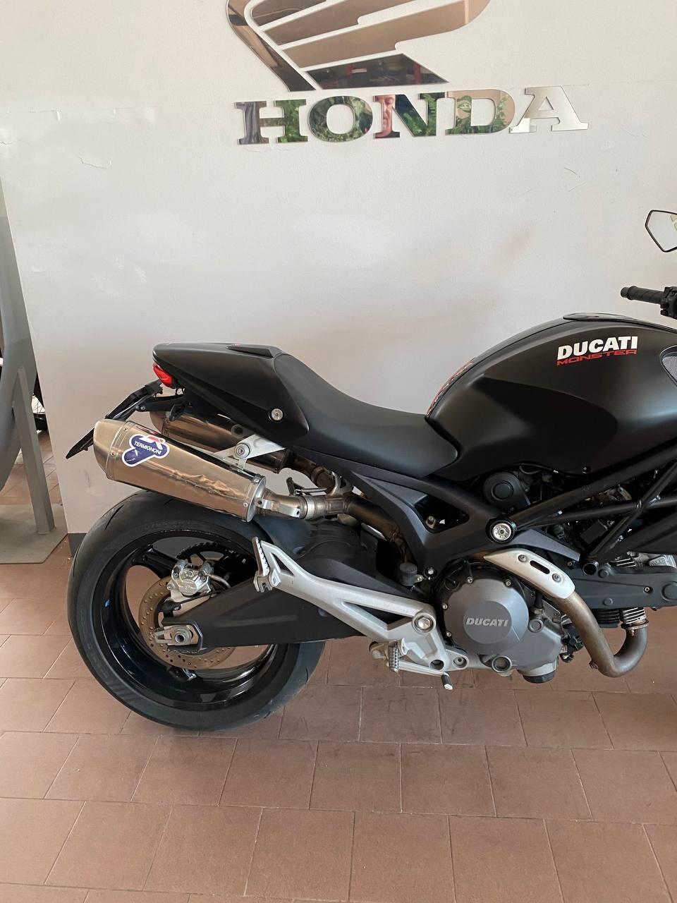 Ducati Monster 696