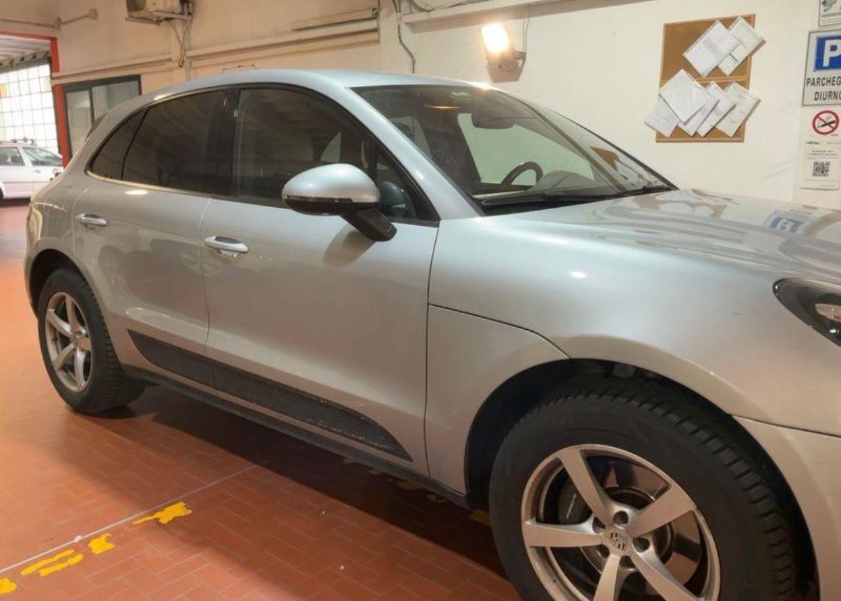 Porsche Macan 2.0 Book service Porsche