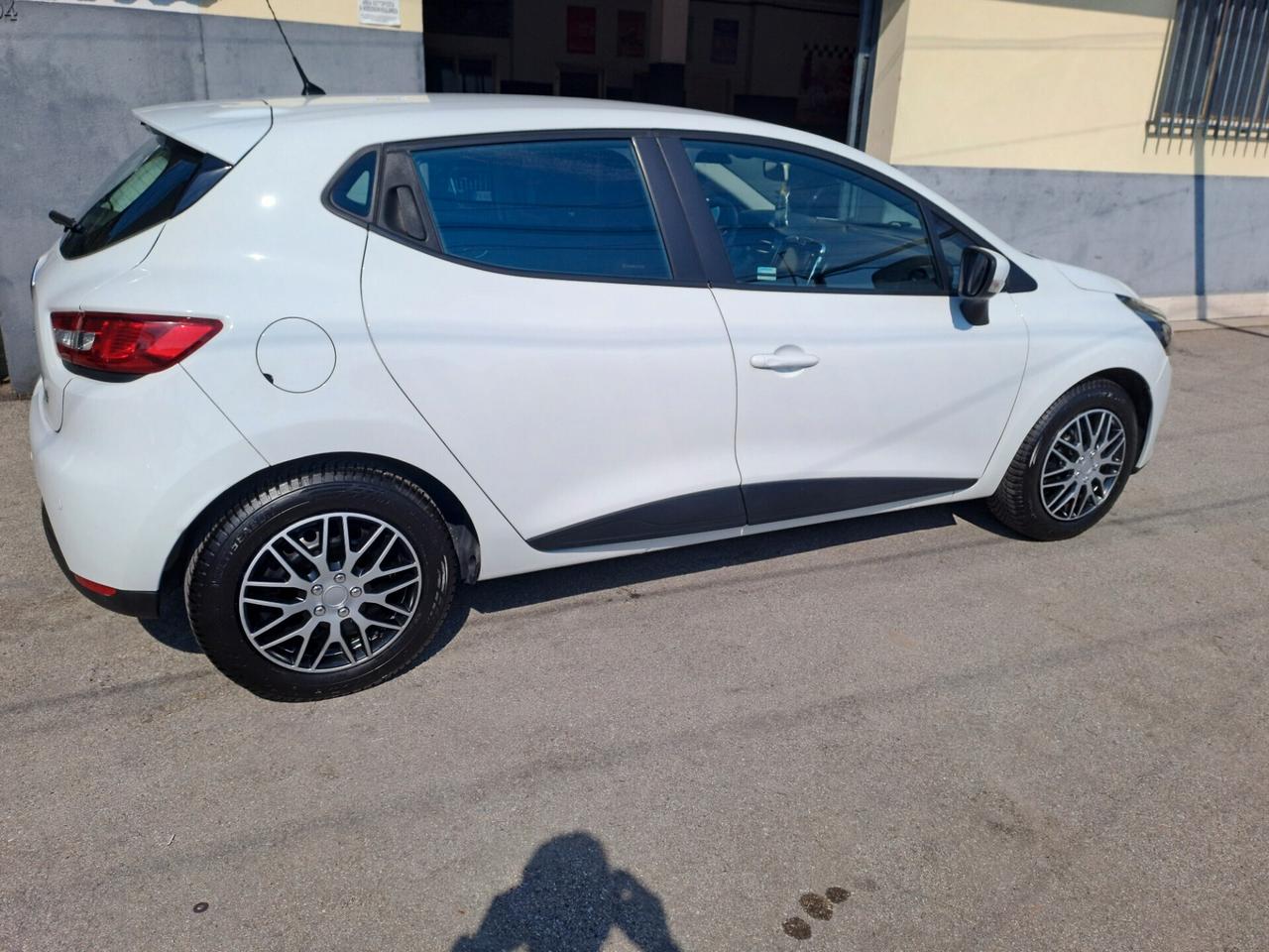 Renault Clio 1.2 75CV 5p OK NEOPATENTATI