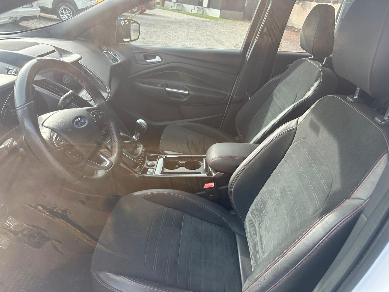 Ford Kuga 1.5 TDCI 120 CV S&S 2WD ST-Line