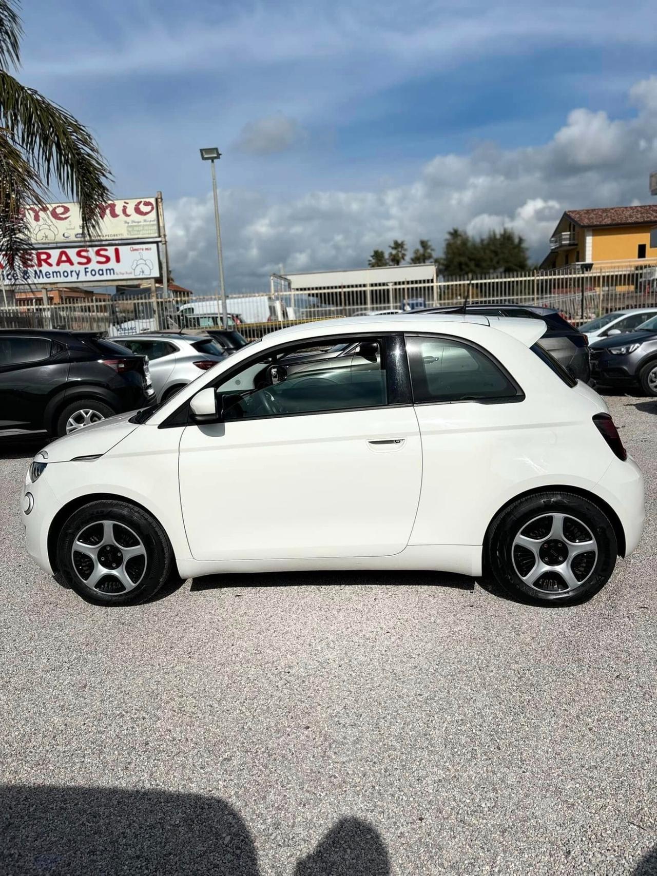 Fiat 500 500e Berlina 42 kWh Icon