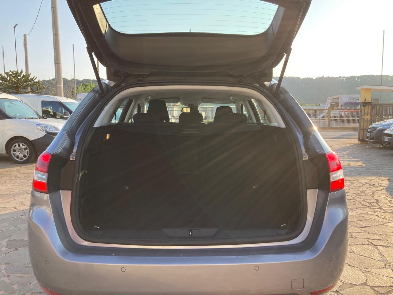Peugeot 308 BlueHDi 120 S&S SW Allure ( Gancio Traino)