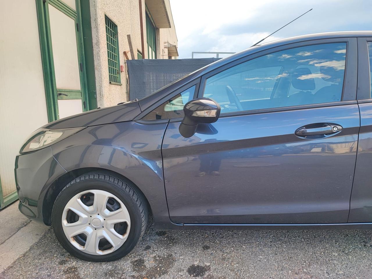 Ford Fiesta 1.2 BENZINA NEOPATENTATI 5 PORTE 2009