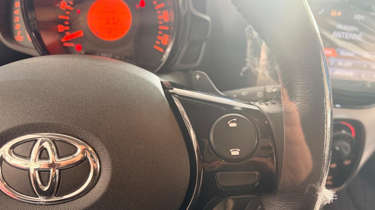 Toyota Aygo 1.0 VVT-i 69 CV 5 porte x-play automatica
