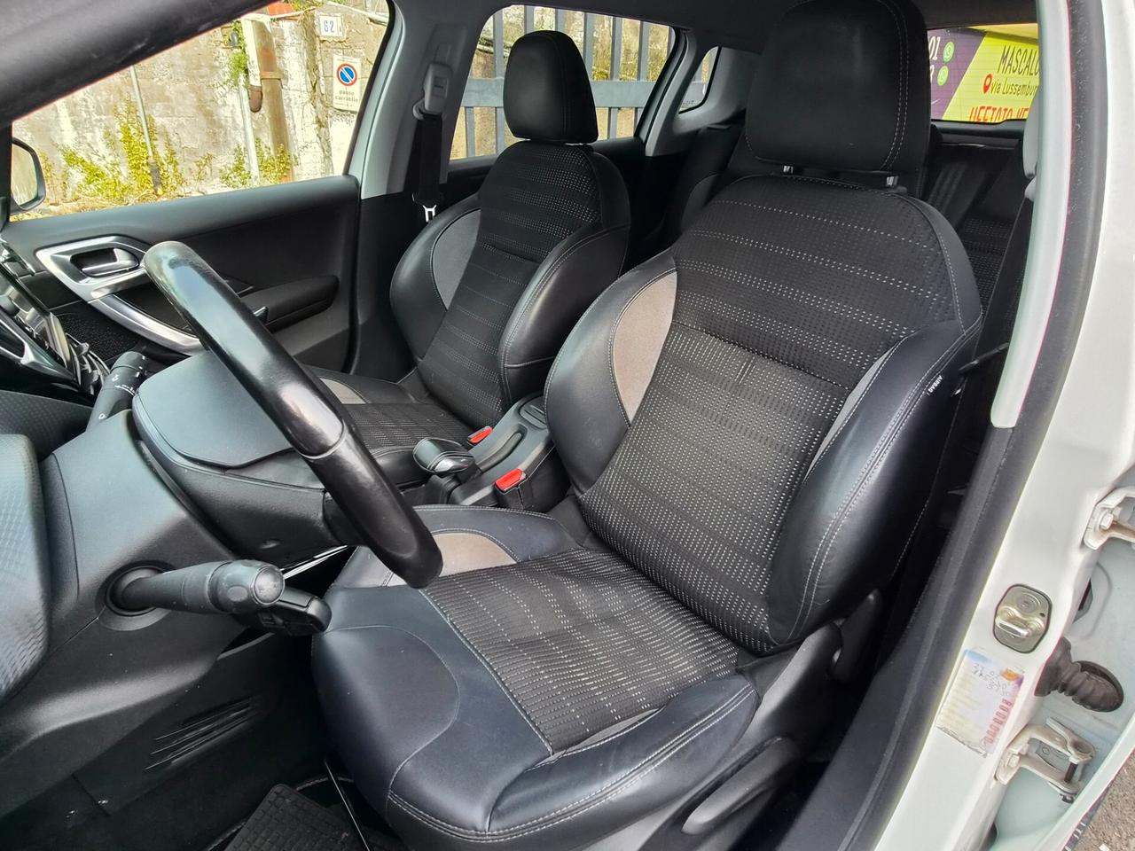 Peugeot 2008 BlueHDi 100 Black Matt