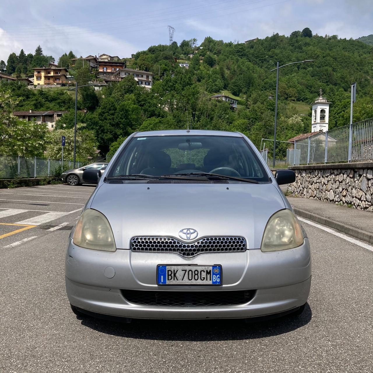 Toyota Yaris 1.0i 16V cat 5 porte Sol