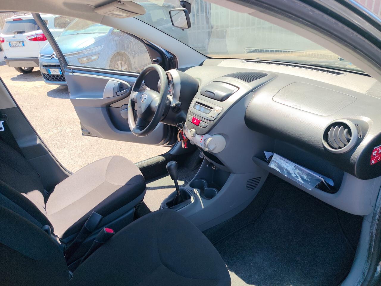 Toyota Aygo 1.0 5 porte Now Connect !24.000 km!