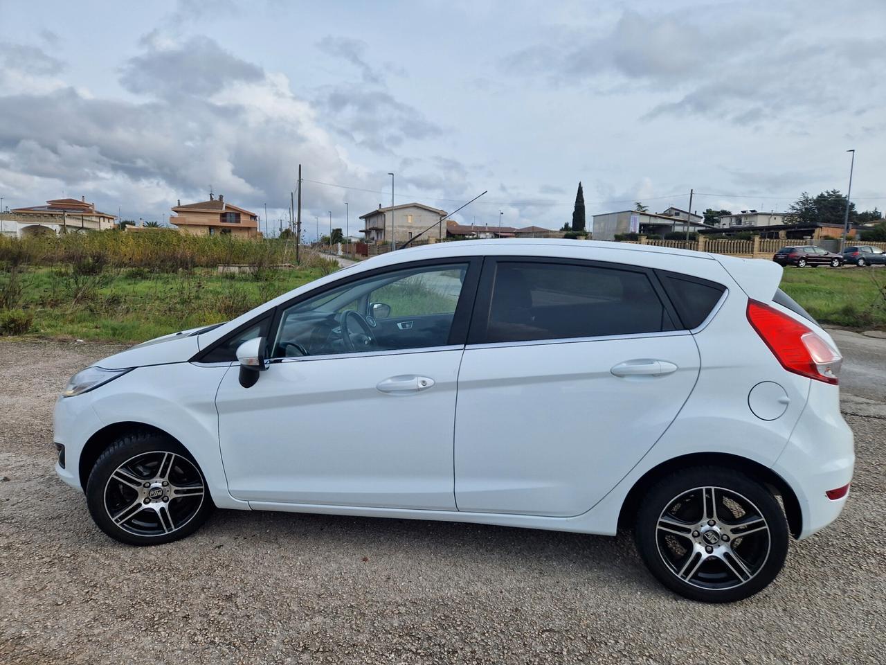 Ford Fiesta 1.4 5p. Bz.- GPL Titanium