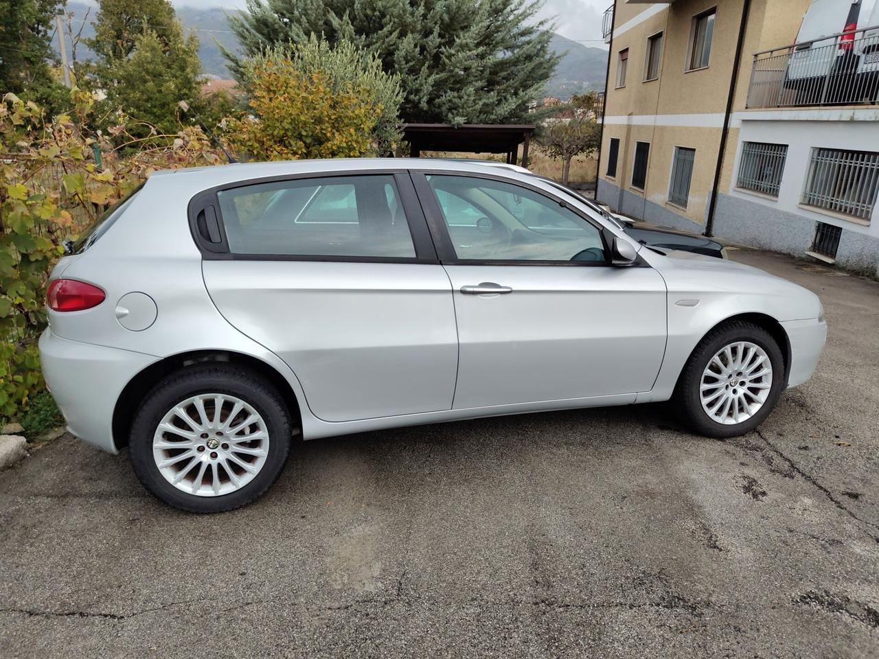 Alfa Romeo 147 1.6 16V TS (105) 5 porte Distinctive