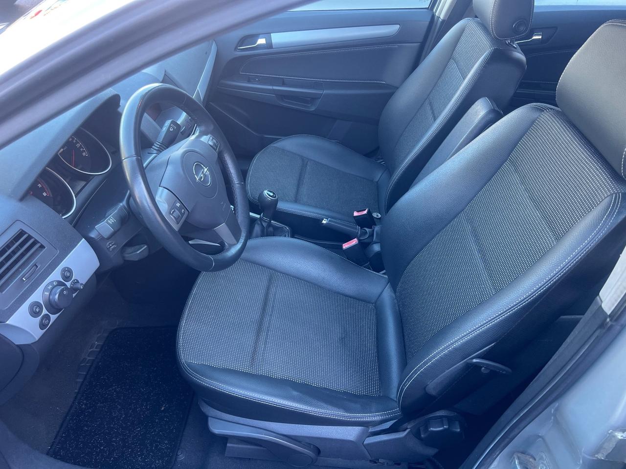 Opel Astra 1.6 16V Twinport 5 porte Cosmo