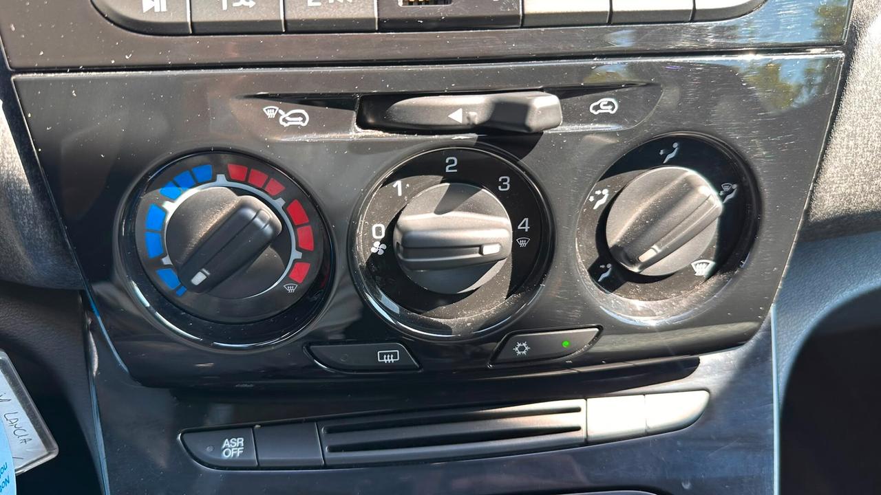Lancia Ypsilon 1.0 FireFly 5 porte S&S Hybrid Silver 2023 LEGGI TESTO