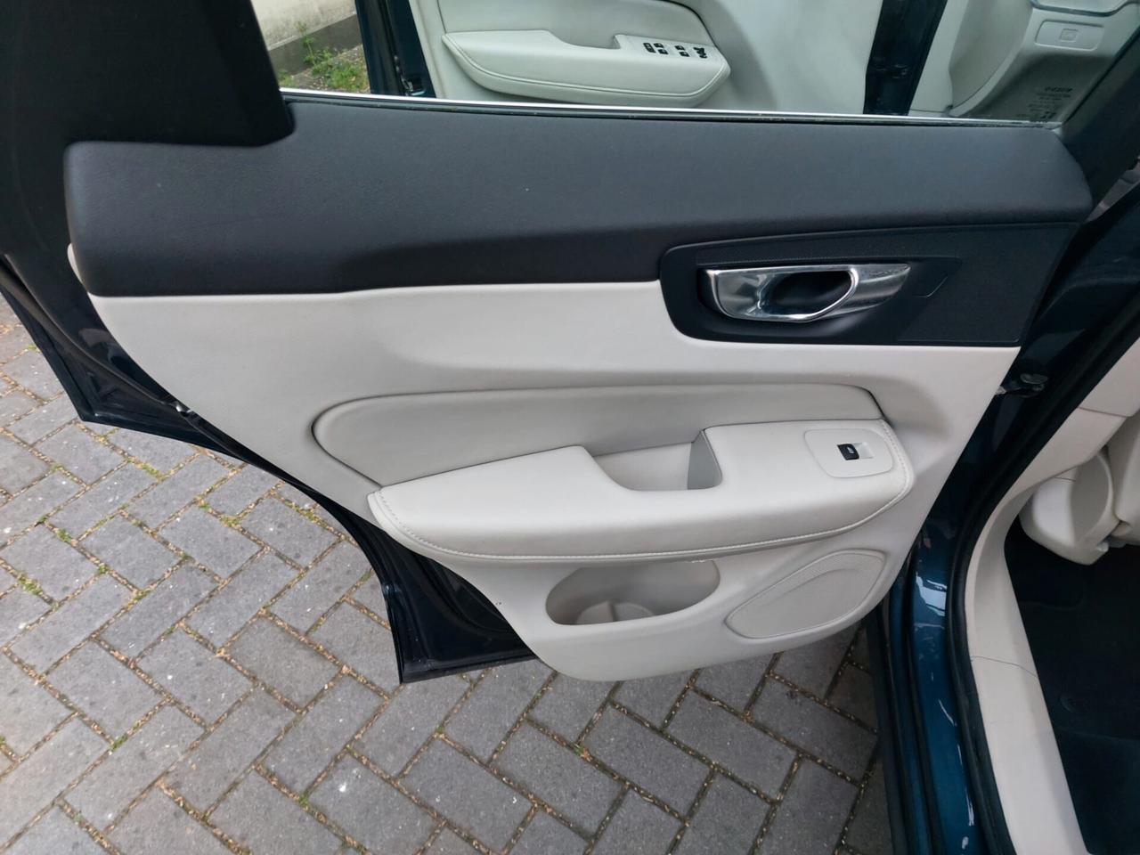 Volvo XC 60 XC60 2.0 b4 Plus Bright awd auto