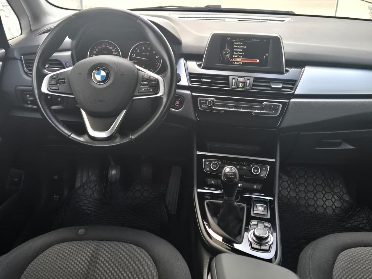 BMW 220i Active Tourer Advantage