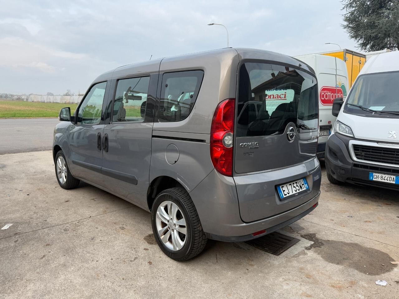 Opel Combo 1.6CDTI/7 POSTI/2012
