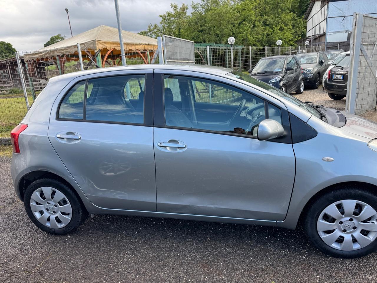 Toyota Yaris 1.3 5 porte Sol AUTOMATICO NEOPATENTATI