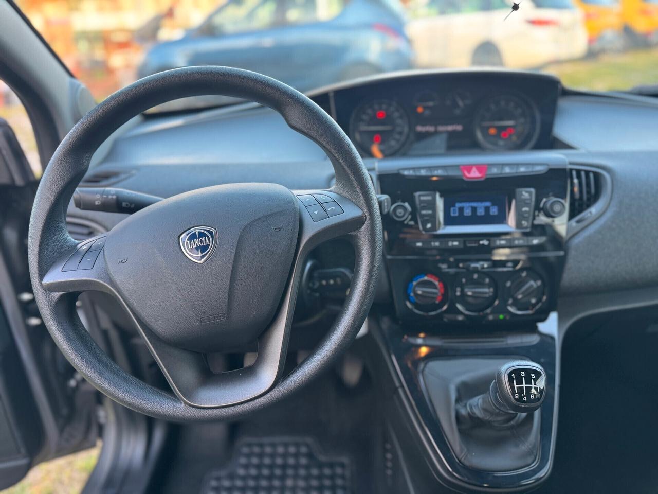 Lancia Ypsilon 1.0cc 70cv Hybrid Silver Plus