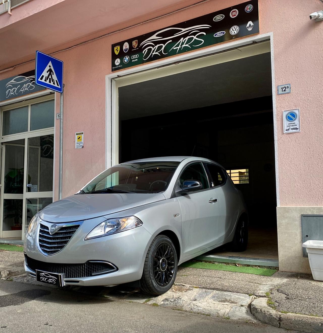 Lancia Ypsilon 1.2 69 CV 5 porte S&S Silver