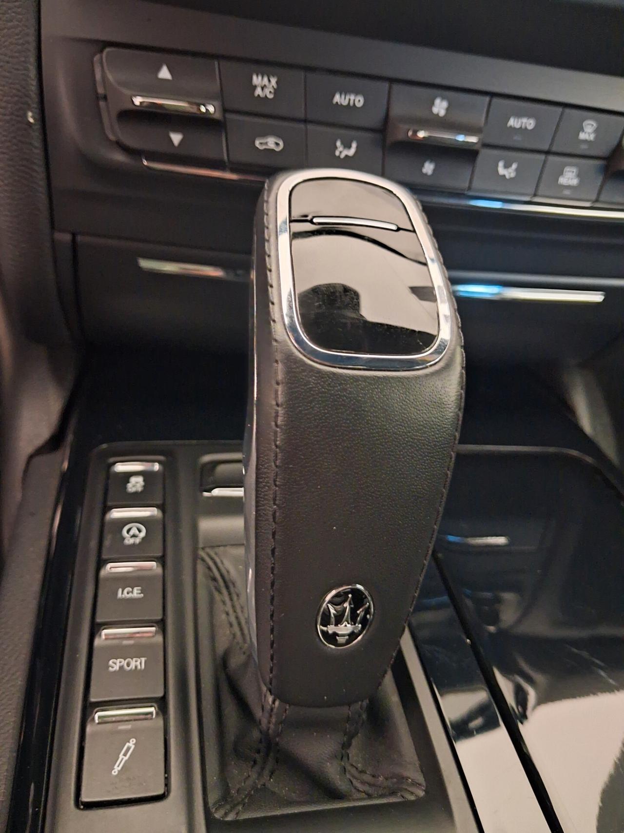 Maserati Ghibli V6 430 CV Q4 Granlusso