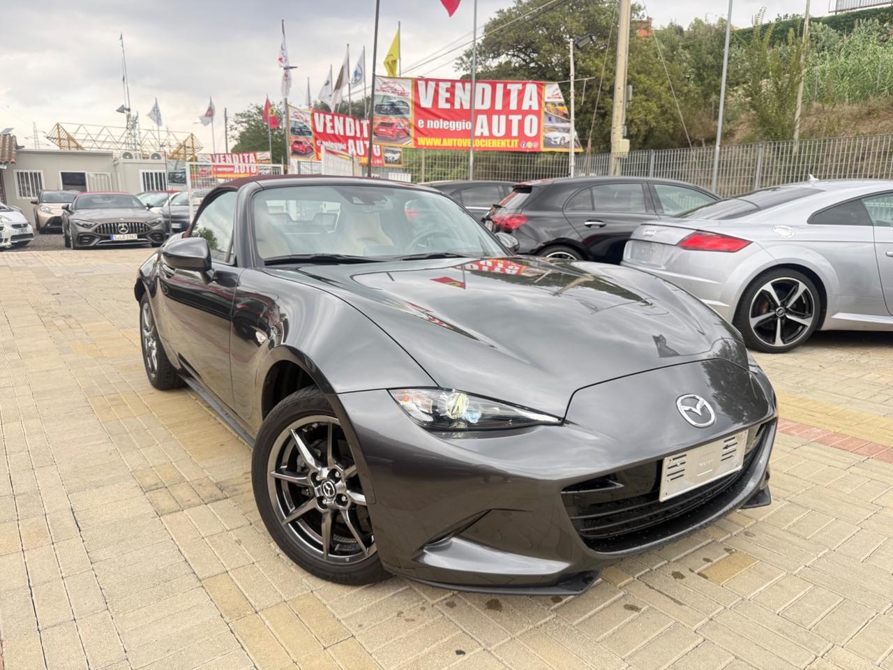 MX-5 1.5 SAKURA | CAPOTE BORDEAUX | PELLE BEIGE | BOSE | FULL LED | 17” | PRONTA CONSEGNA