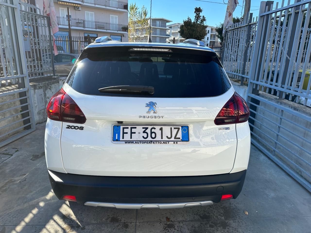 Peugeot 2008 BlueHDi 100 Allure