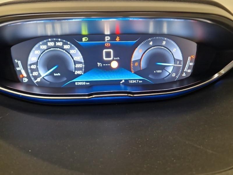 PEUGEOT 3008 BLUEHDI 130 EAT8 SES BUSINESS 5 PORTE SUV