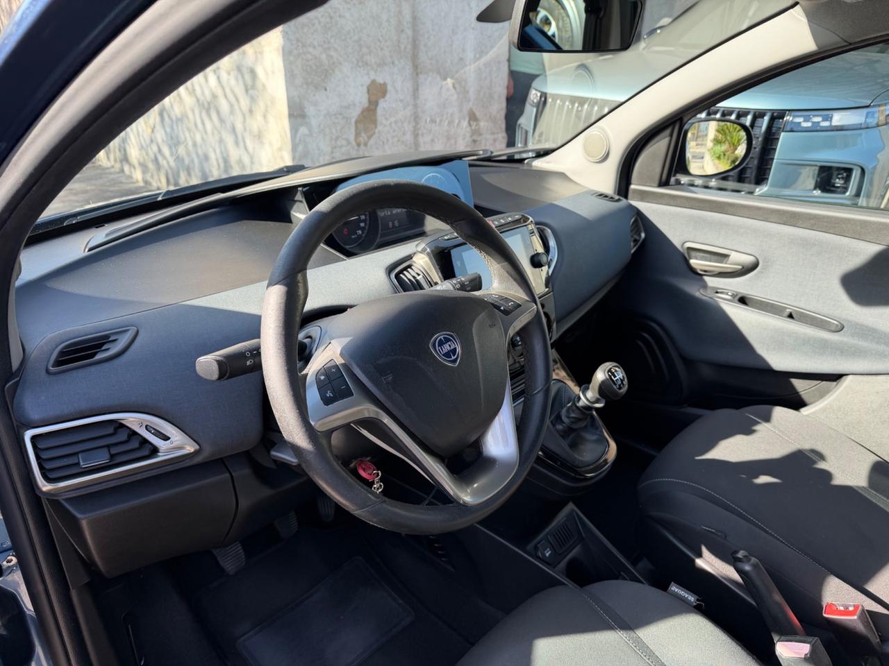 Lancia Ypsilon 1.0 FireFly 5 porte S&S Hybrid Ecochic Silver