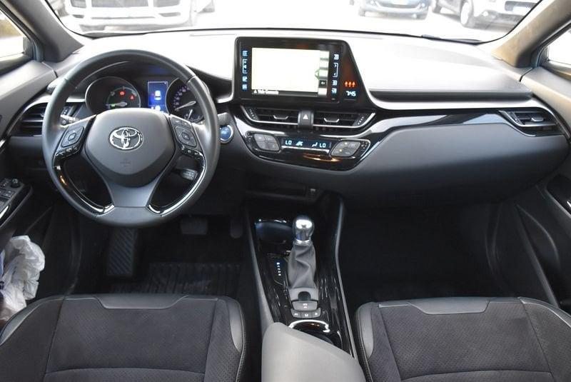 Toyota C-HR 1.8 Hybrid E-CVT Dynamic
