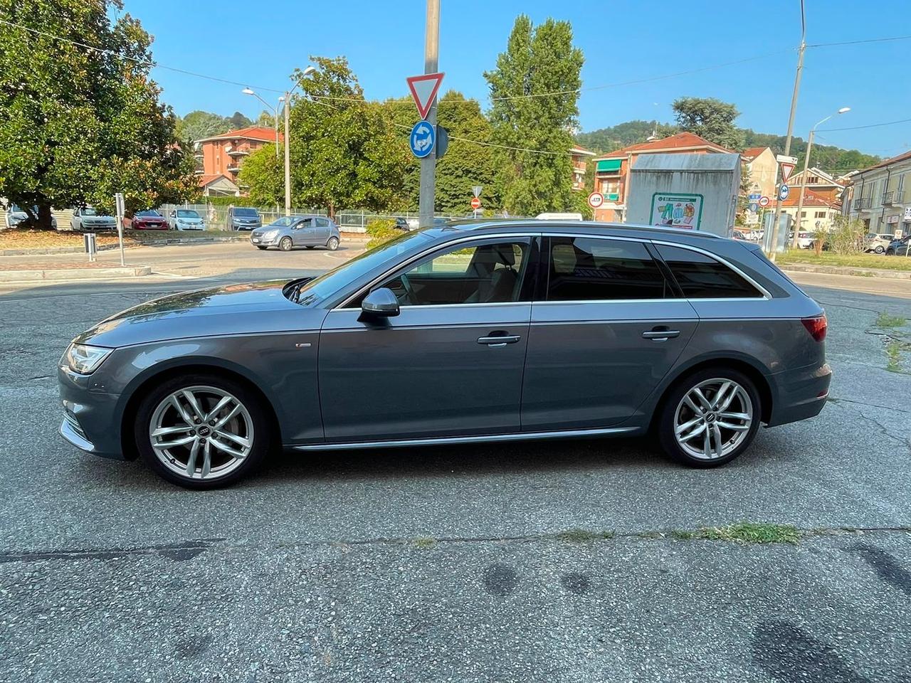 Audi A4 S Line 2.0 TDI ultra #11922
