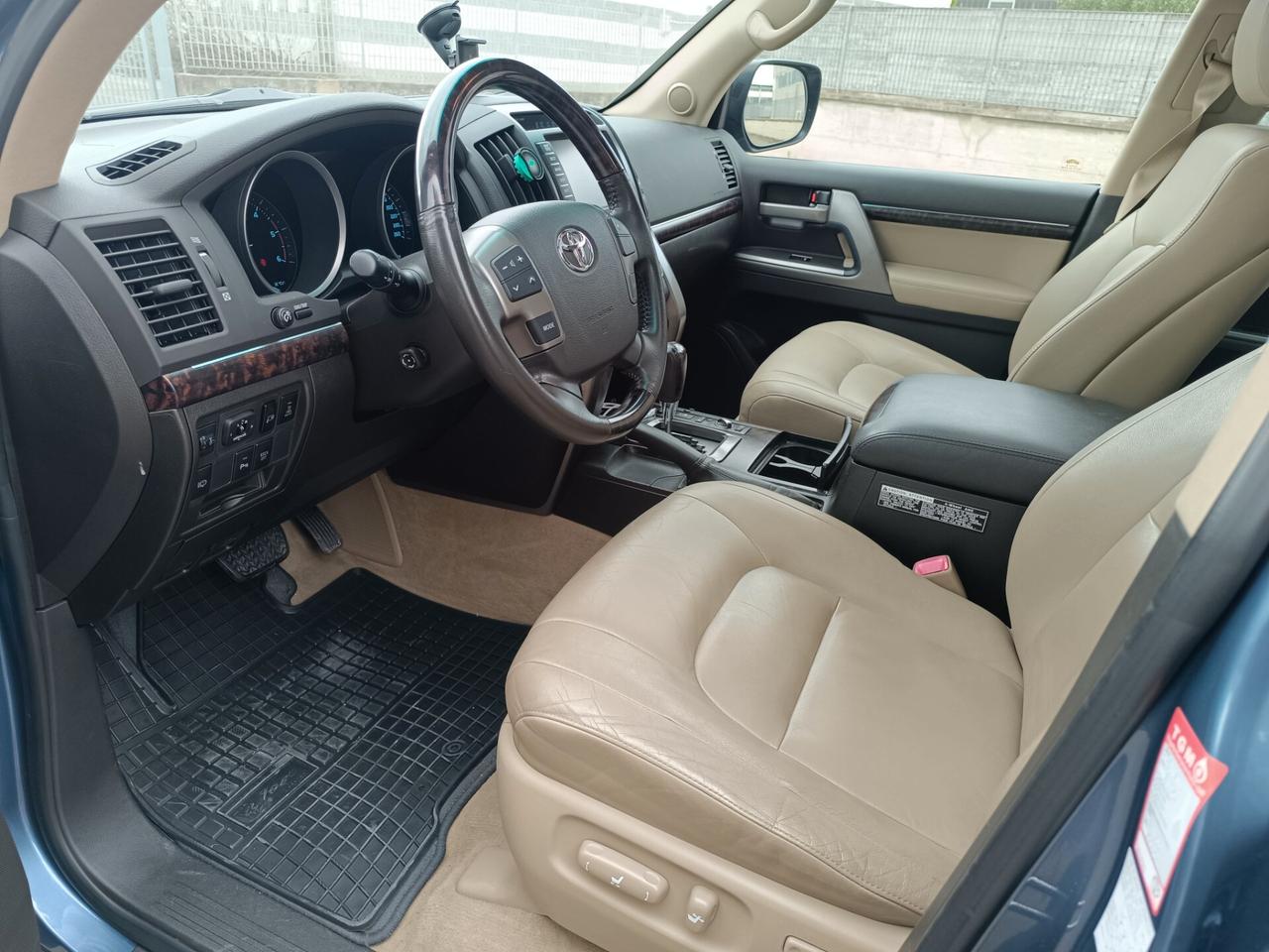 Toyota Land Cruiser Land Cruiser V8 4.5 D4-D 5 posti