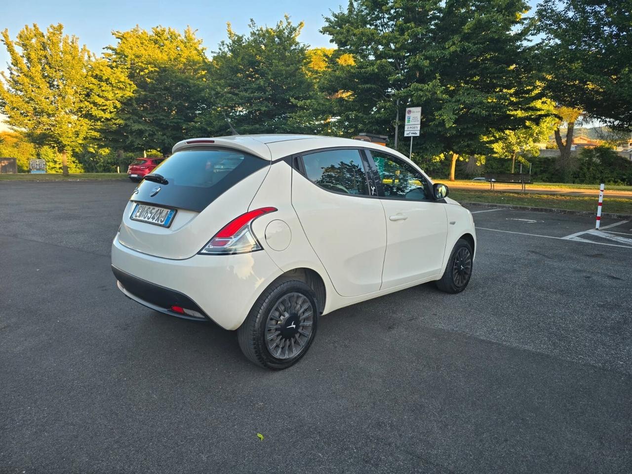 Lancia Ypsilon 1.2 69 CV 5 porte GPL Ecochic Silver