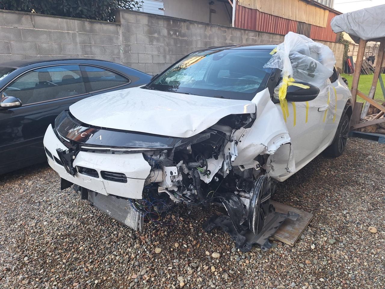 Lancia Ypsilon Hybrid e-DCT