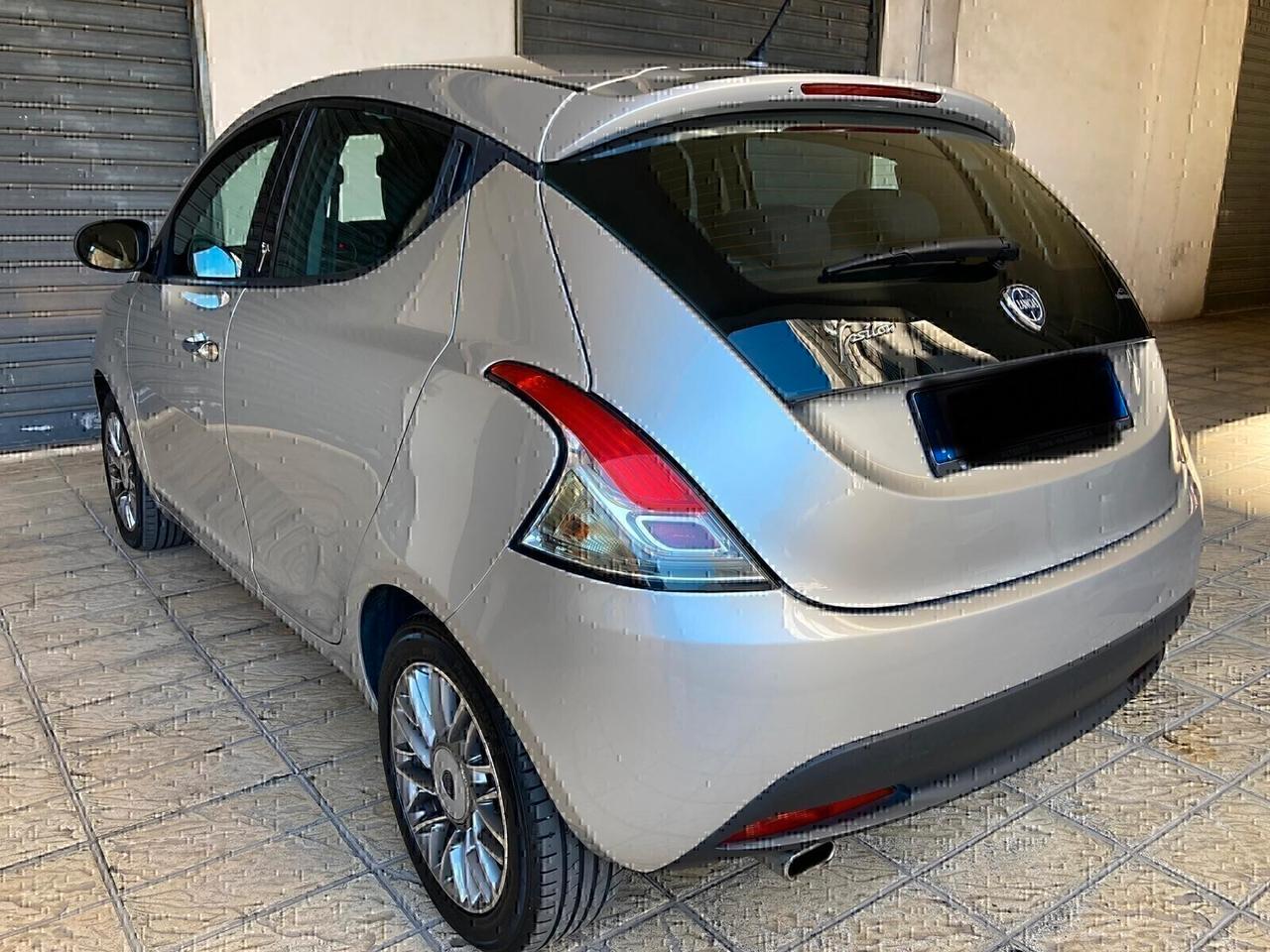 Lancia Ypsilon 1.3 MJT-X NEOPATENTATI-2013