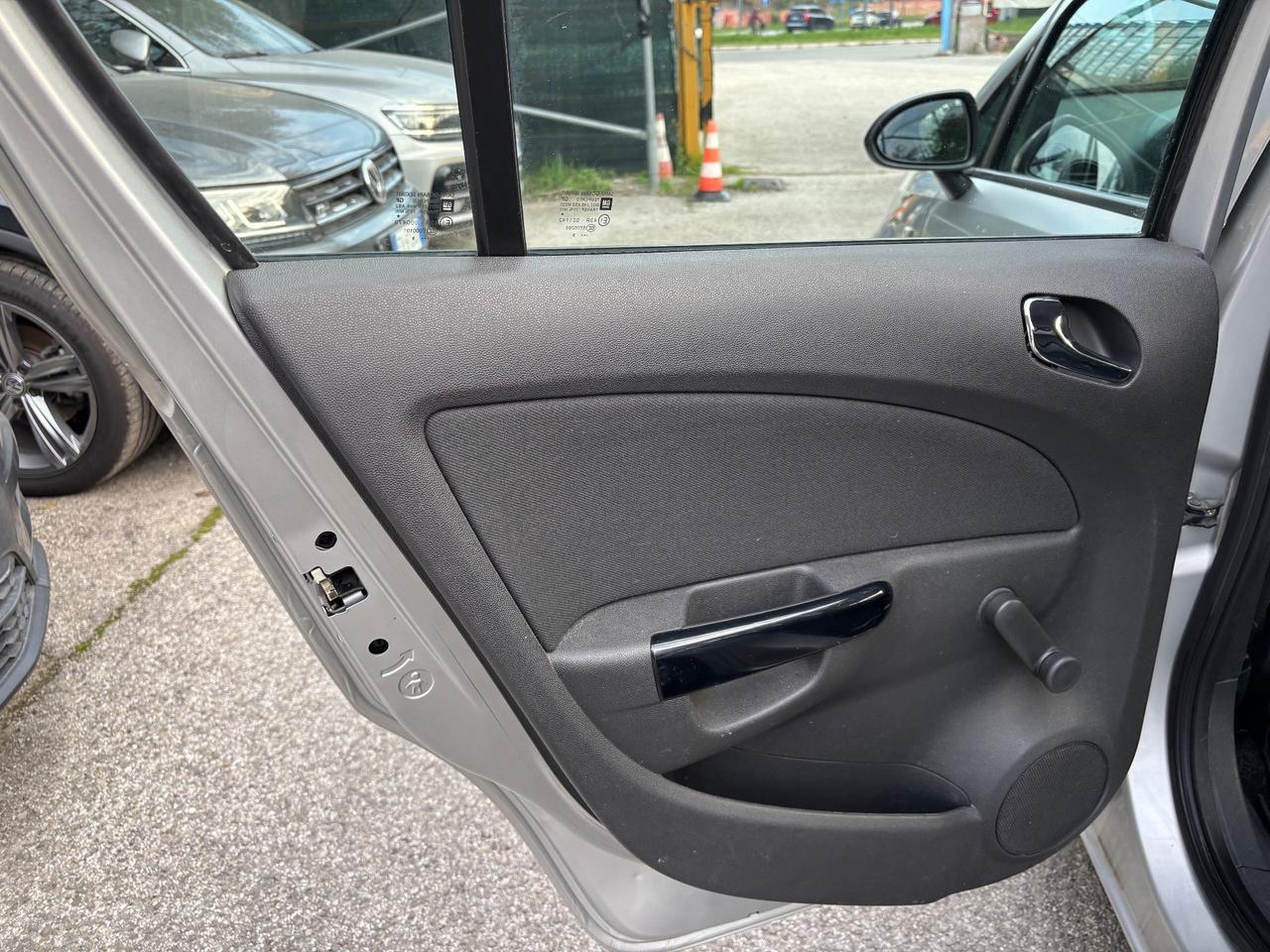 Opel Corsa 1.0 12V 5 porte Enjoy OK Neopatentati