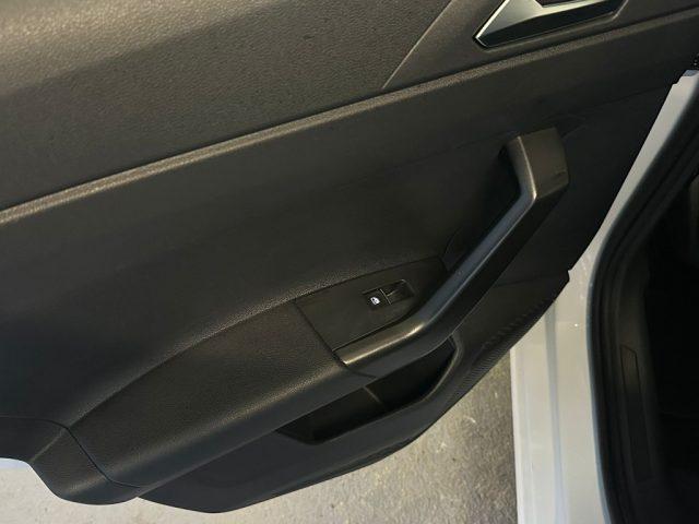 VOLKSWAGEN Polo 1.0 VI