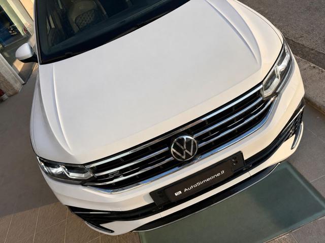 VOLKSWAGEN Tiguan 2.0 TDI 150 CV SCR DSG R-Line LUCI AMBIENTE