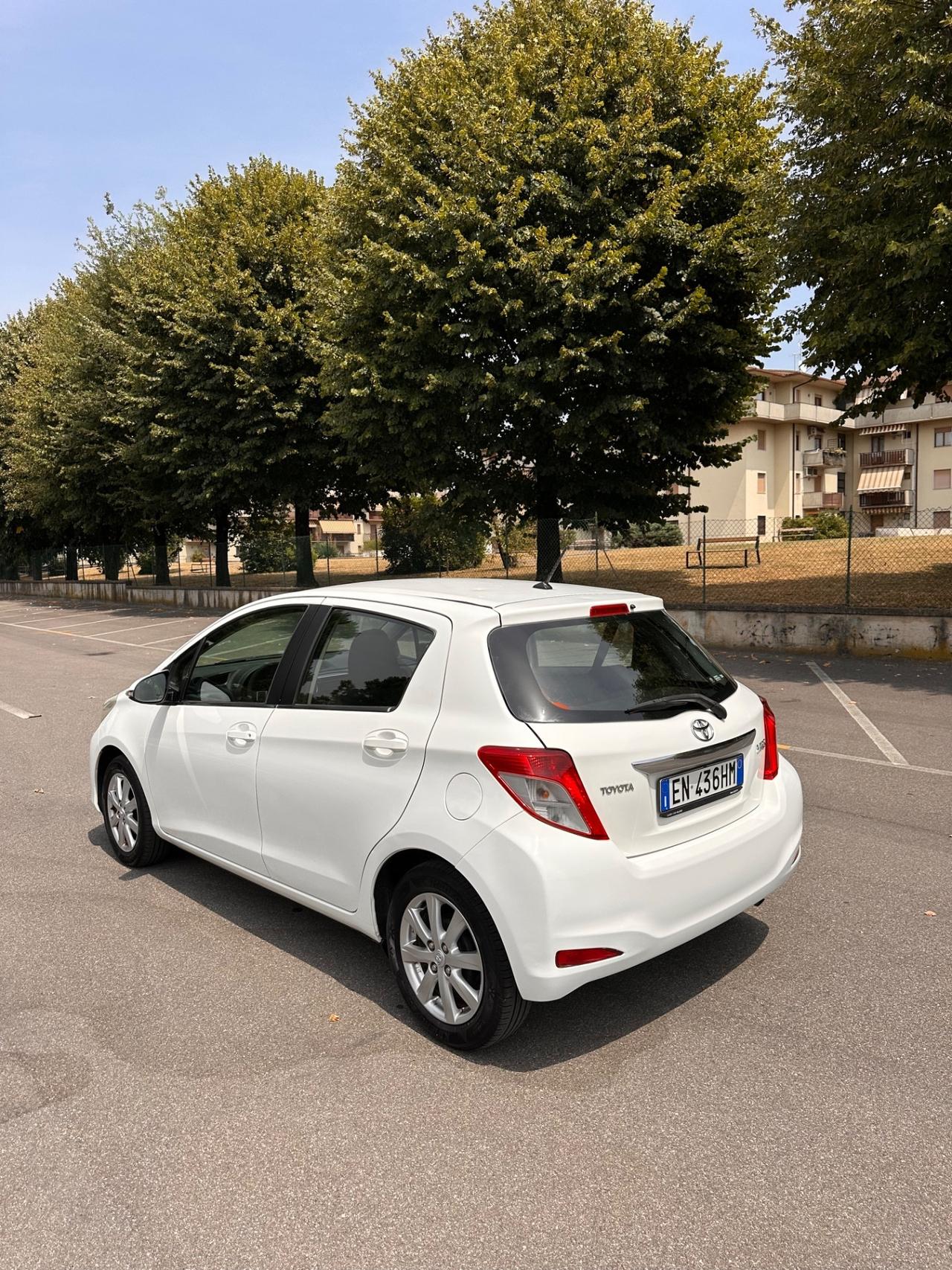 Toyota Yaris 1.0 5P Lounge