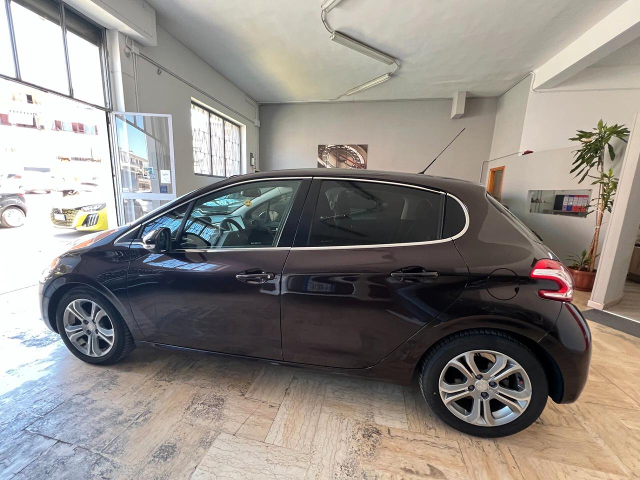Peugeot 208 1.6 e-HDi 115 CV Stop&Start 5 porte Allure