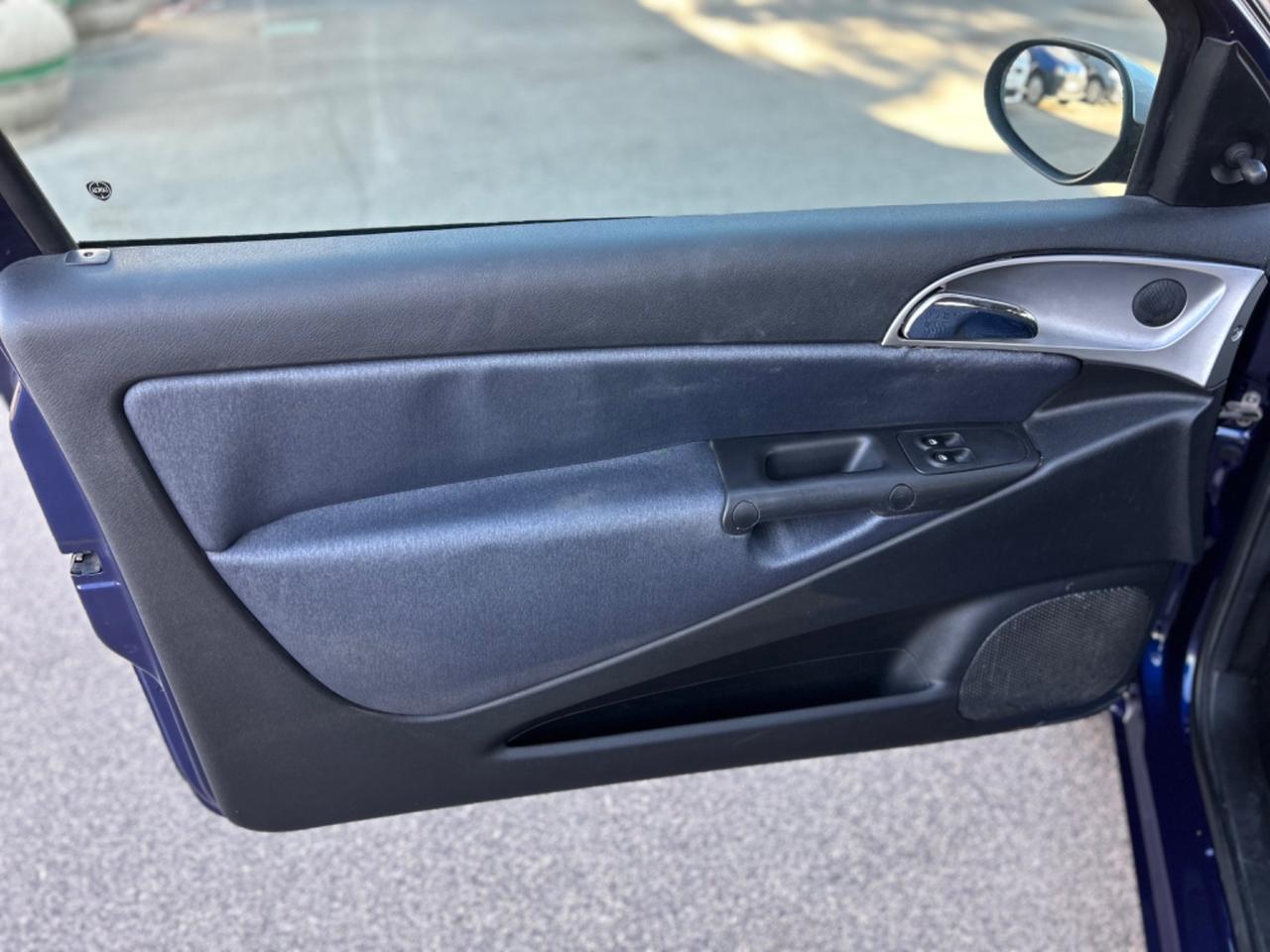 Lancia Ypsilon 1.2 Argento B-Color