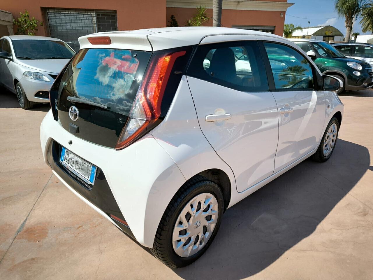 Toyota Aygo 1.0 VVT-i 72 CV 5 porte x-clusiv Connect