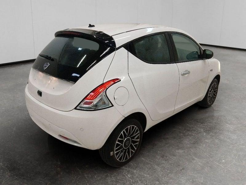 Lancia Ypsilon 1.0 firefly hybrid Platino s&s 70cv