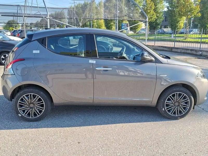Lancia Ypsilon 1.0 firefly hybrid Gold s&s 70cv