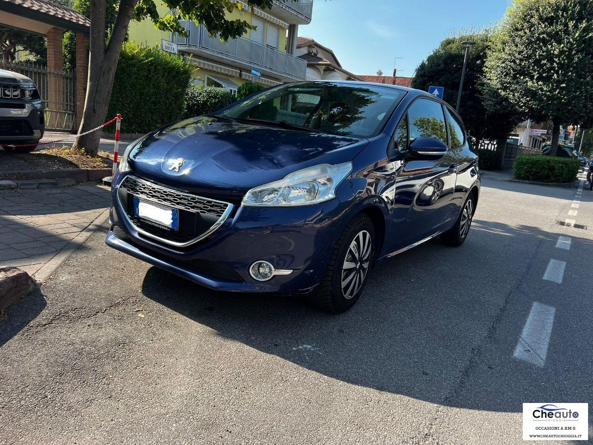 PEUGEOT - 208 - 1.2 VTi 82 CV Allure