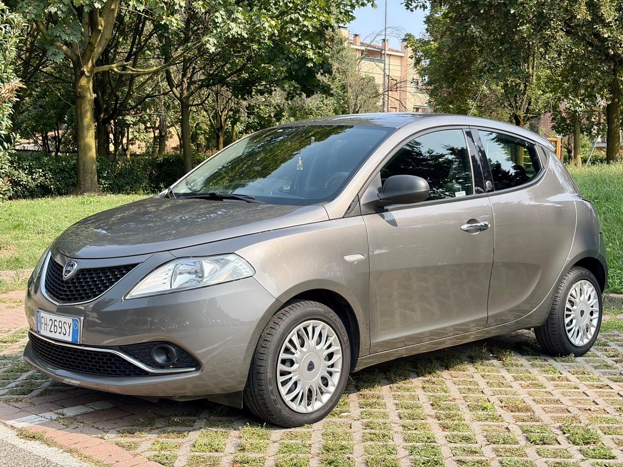 Lancia Ypsilon 1.2 69 CV 5 porte GPL Ecochic Gold