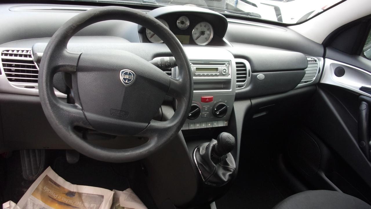 Lancia Ypsilon 1.2 69 CV Unyca