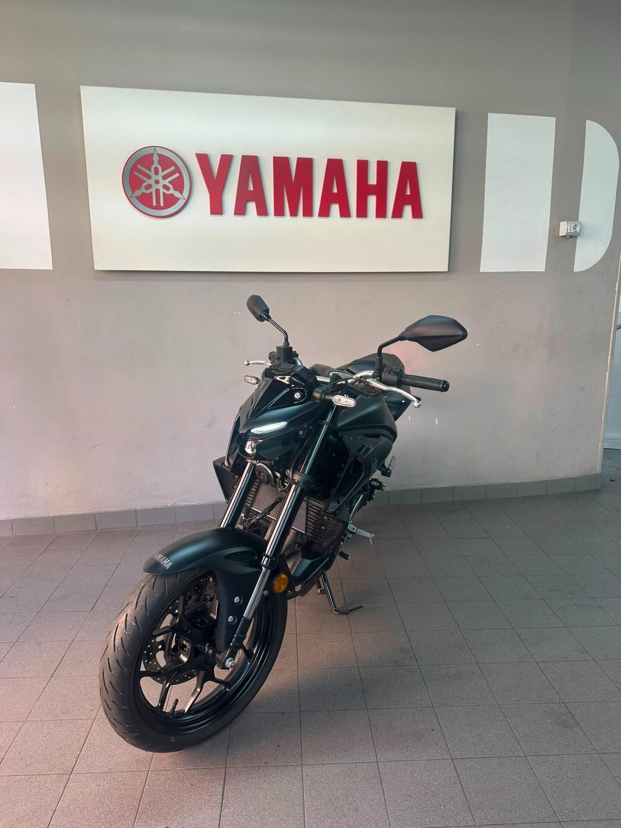 Yamaha MT-03 MDNM8 MIDNIGHT BLACK