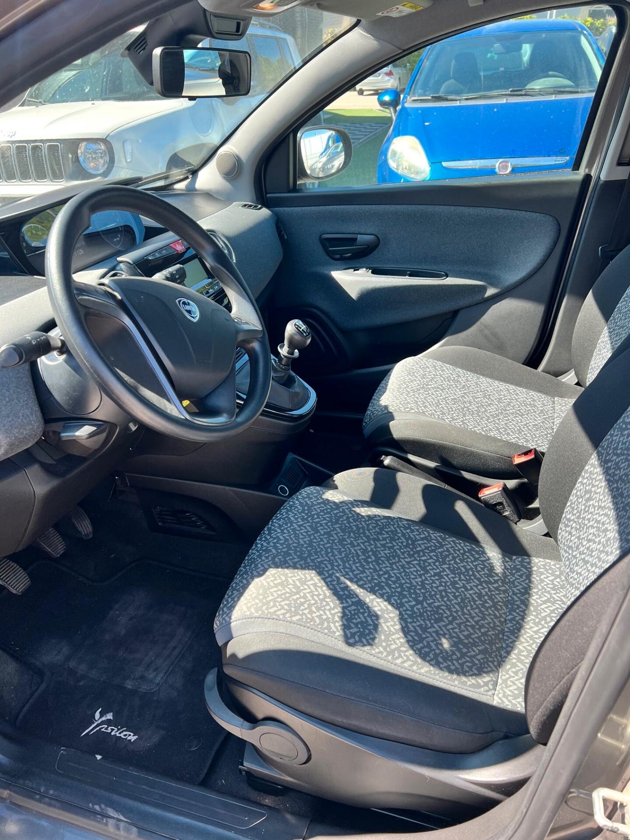 Lancia Ypsilon 1.0 FireFly 5 porte S&S Hybrid Ecochic Silver