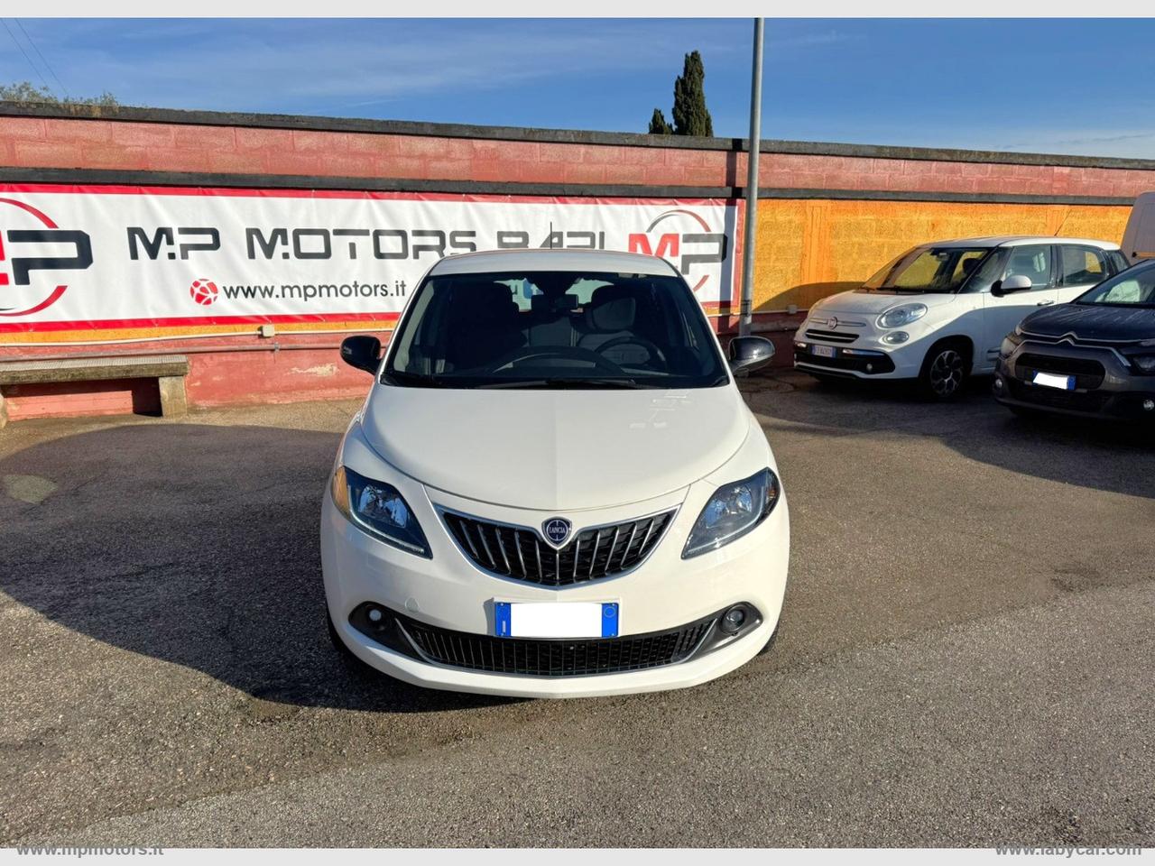 LANCIA YPSILON GOLD HYBRID 1.0 70CV IVA ESPOSTA