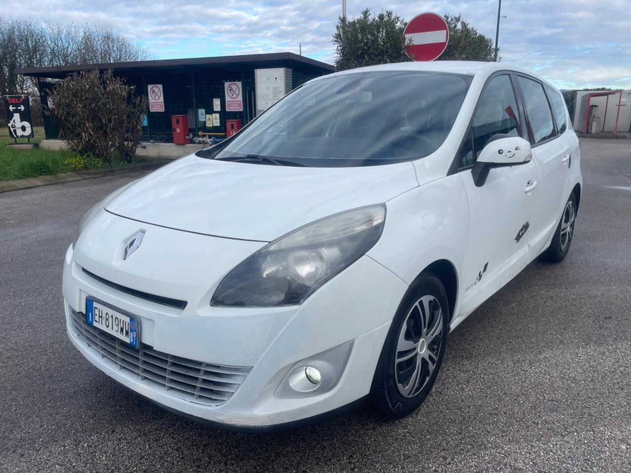 Renault Scénic 1.9 dCi 130CV..7.posti navi perfetta